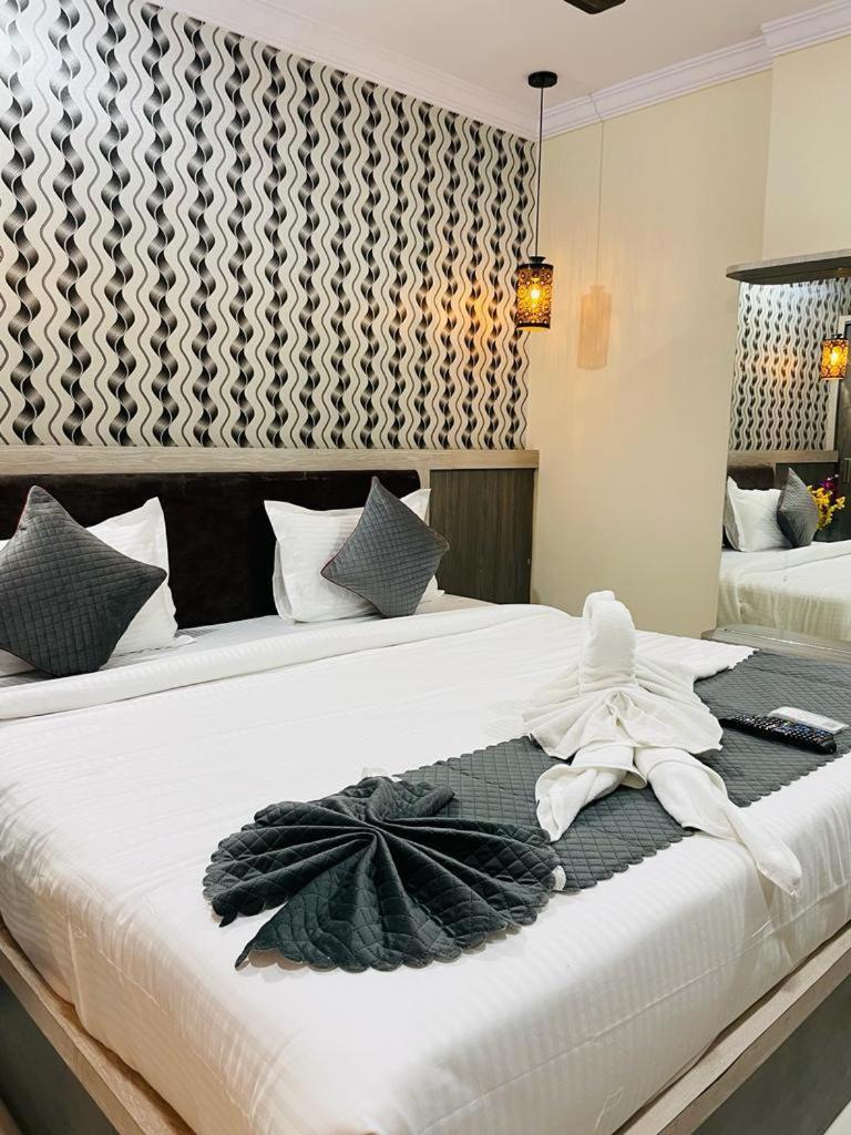 Hotel Blue Petals Shamshabad Exterior foto