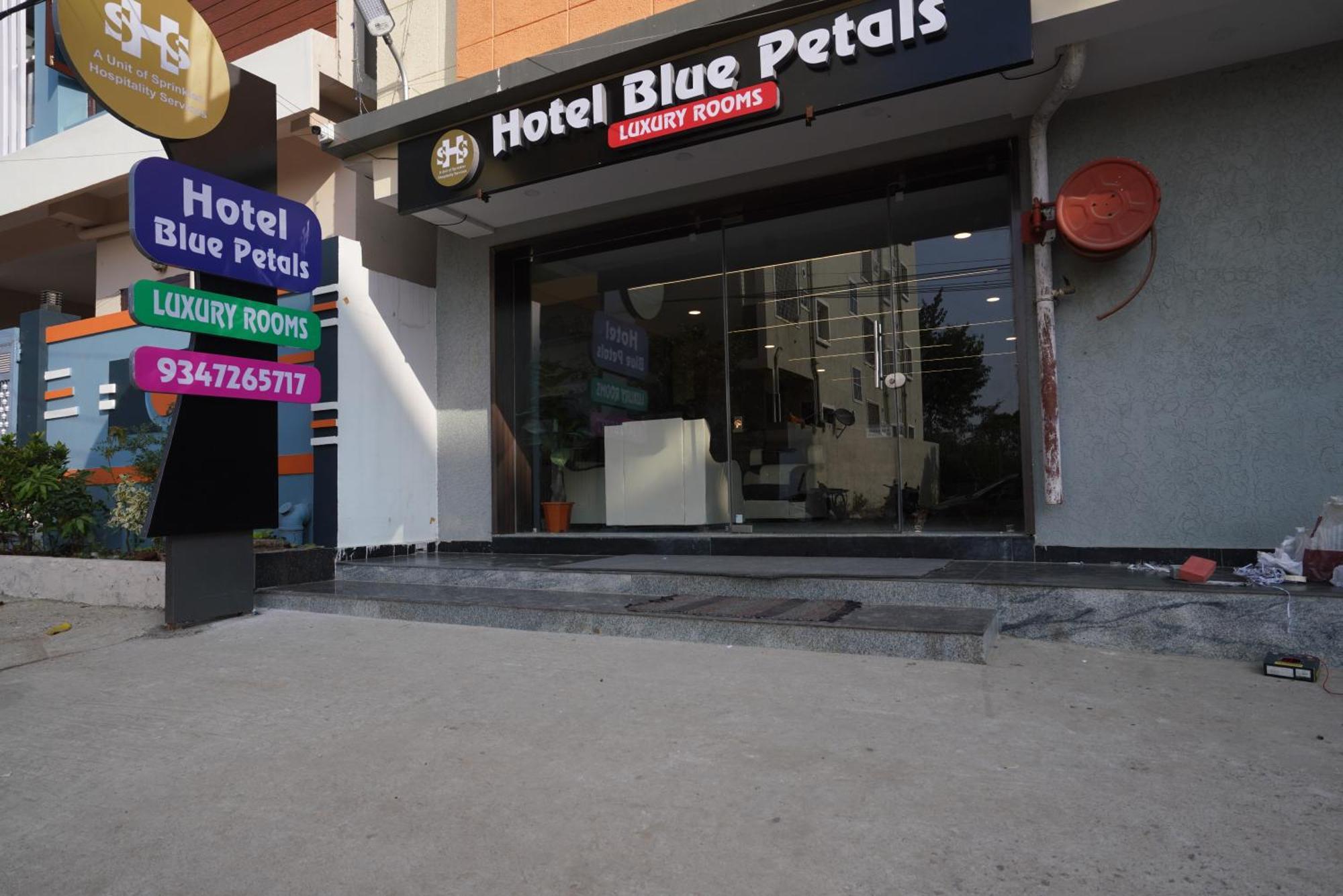 Hotel Blue Petals Shamshabad Exterior foto
